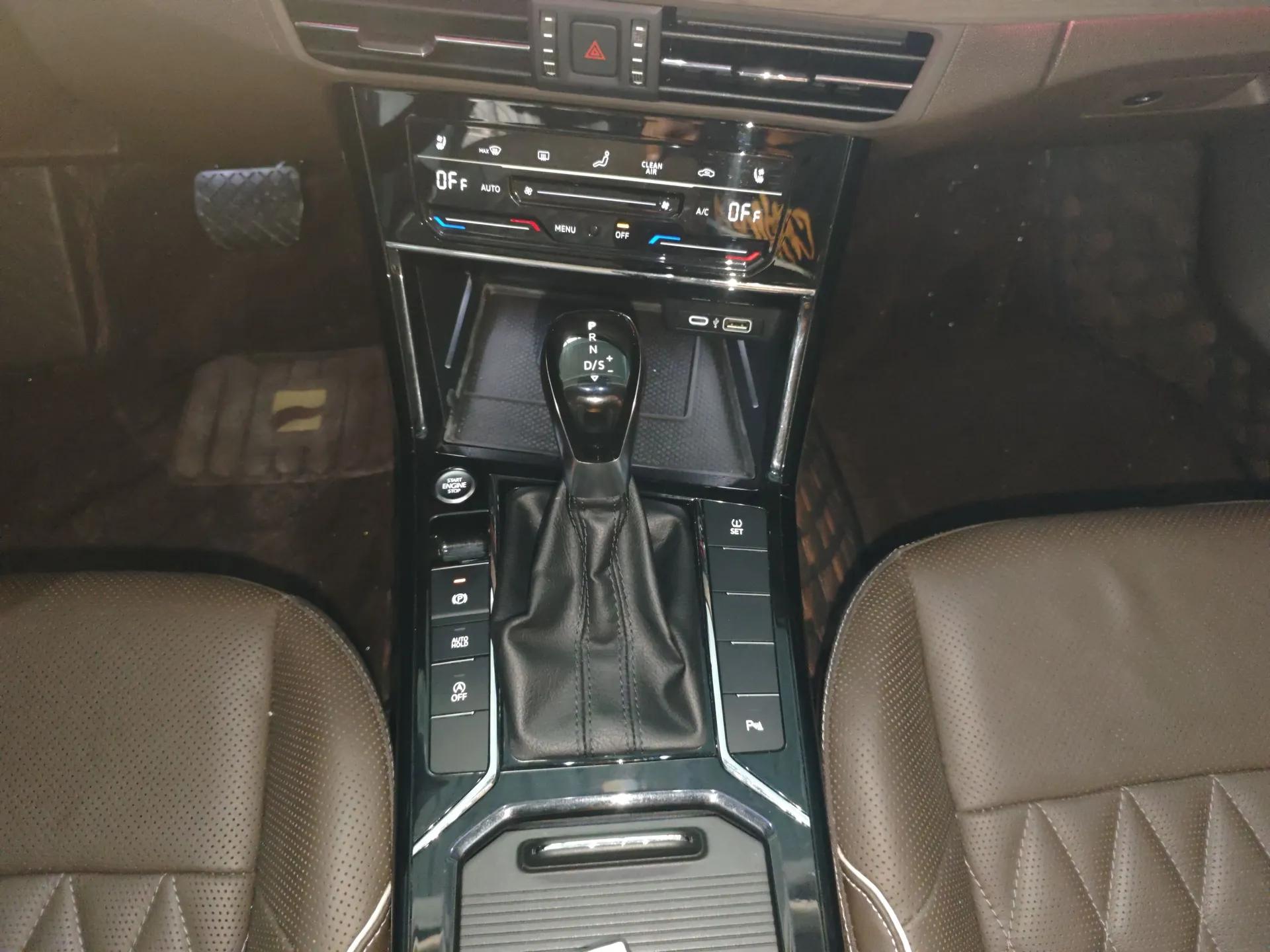 Volkswagen Passat 2020 Revised Version 330TSI Luxury Edition China VI Standard — миниатюра 17