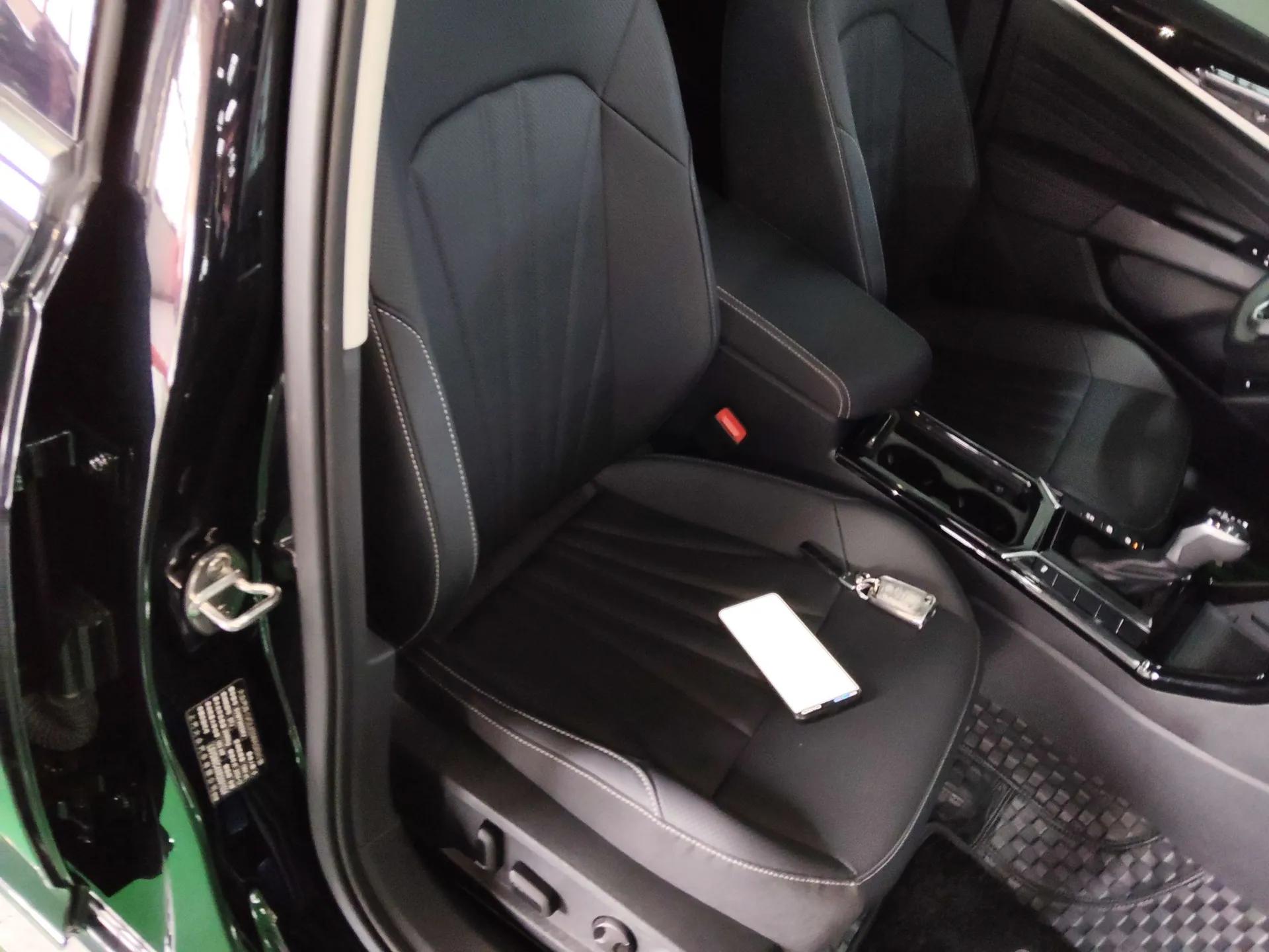 Volkswagen Passat 2025 Premium Version 380TSI Dragon Edition — миниатюра 23