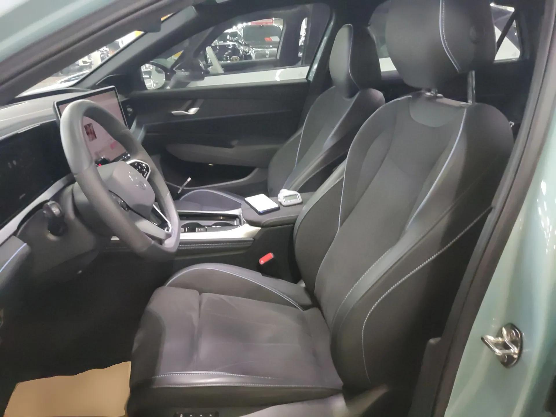 Volkswagen Passat 2025 Pro 380TSI Starry Dragon Luxury Edition — миниатюра 18