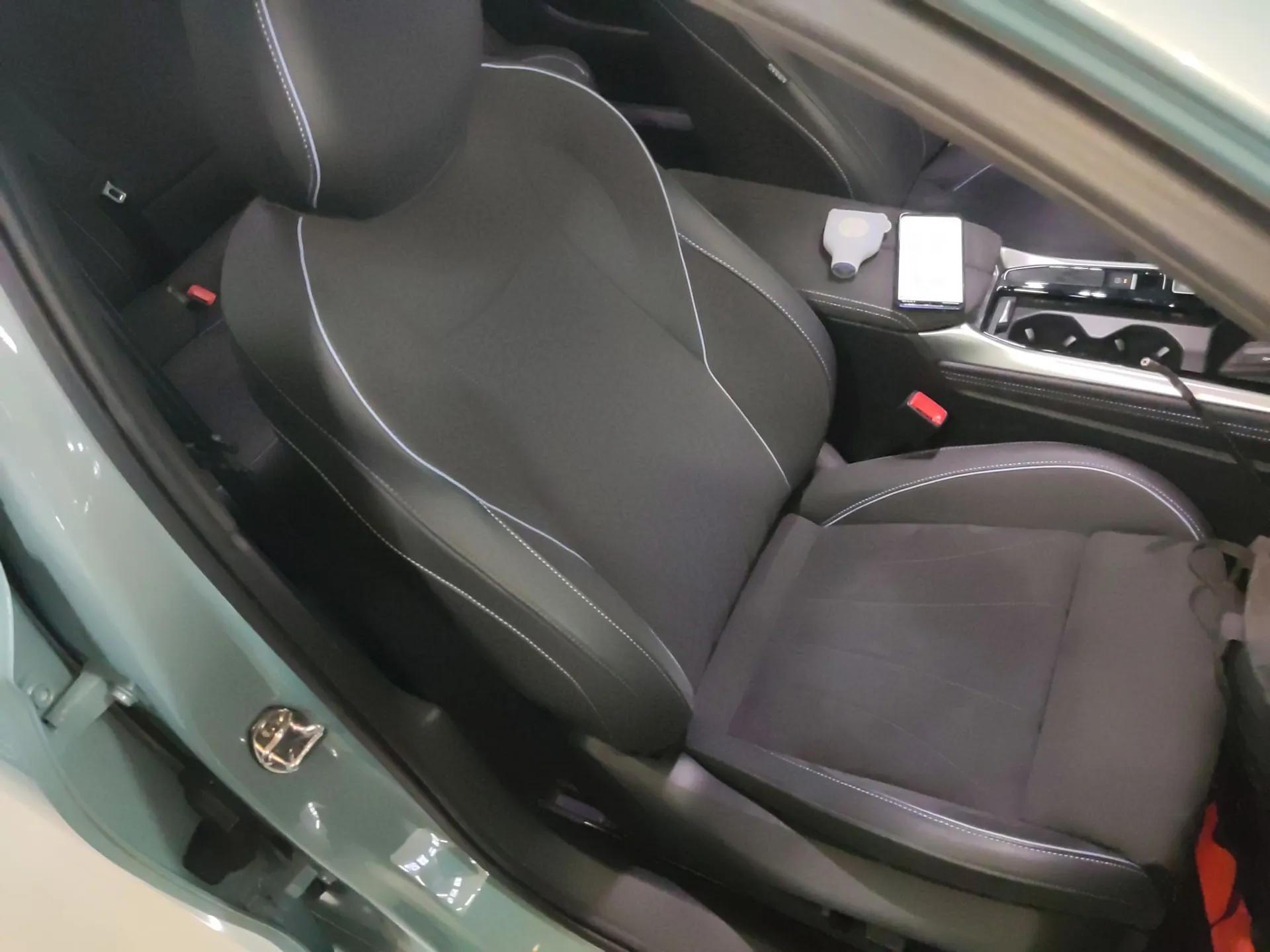 Volkswagen Passat 2025 Pro 380TSI Starry Dragon Luxury Edition — миниатюра 23
