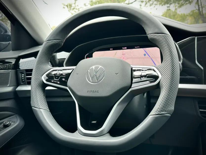 Volkswagen Passat 2024 380TSI Luxury Edition — миниатюра 12