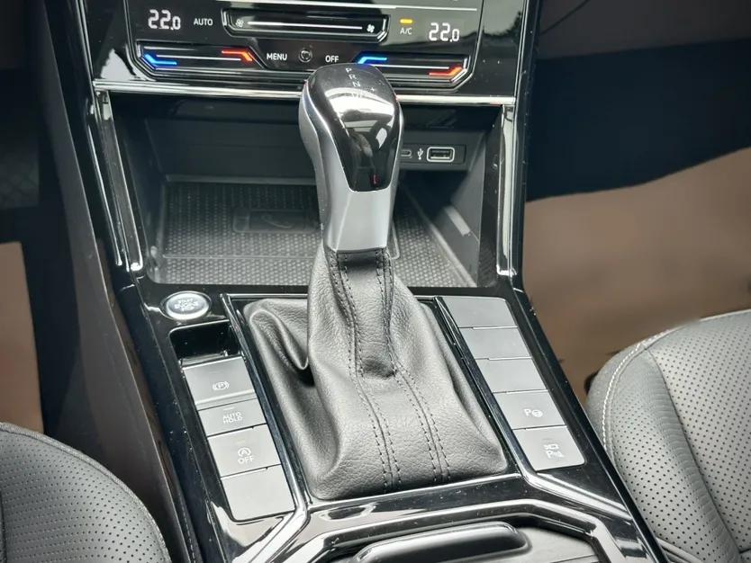 Volkswagen Passat 2024 380TSI Luxury Edition — миниатюра 15