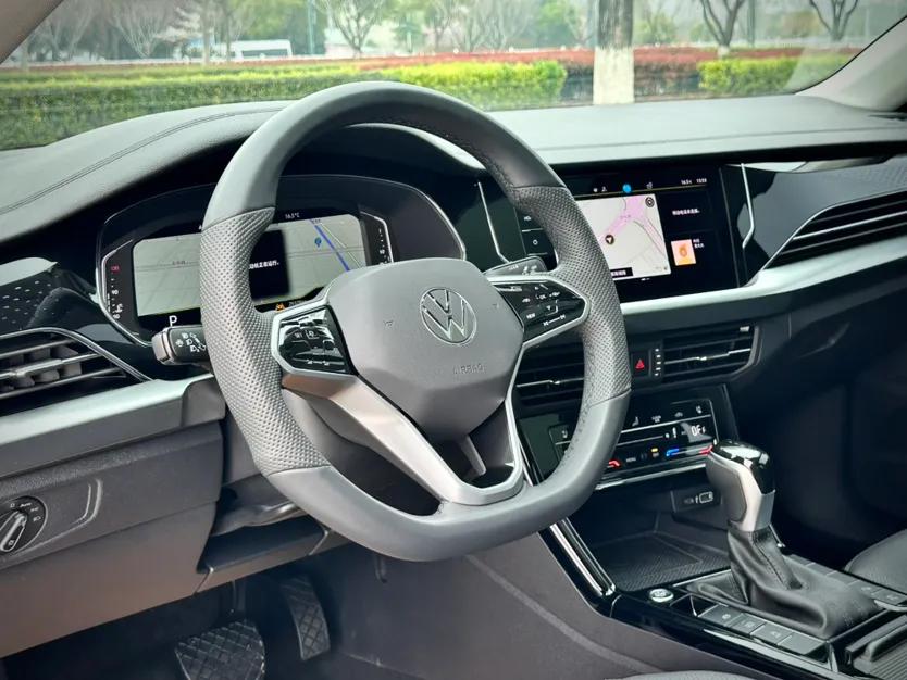 Volkswagen Passat 2024 380TSI Luxury Edition — миниатюра 16