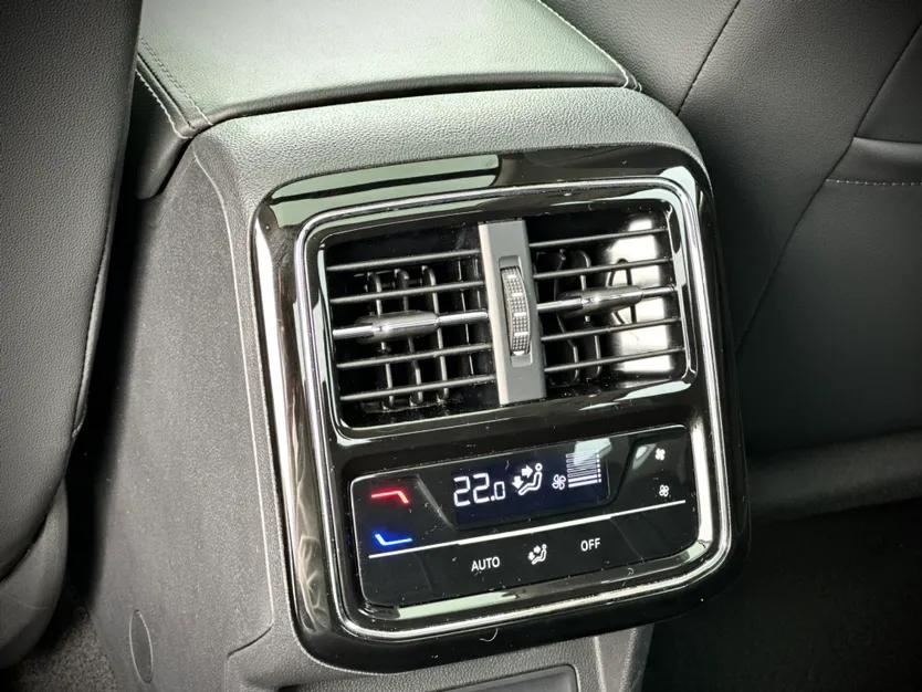 Volkswagen Passat 2024 380TSI Luxury Edition — миниатюра 23