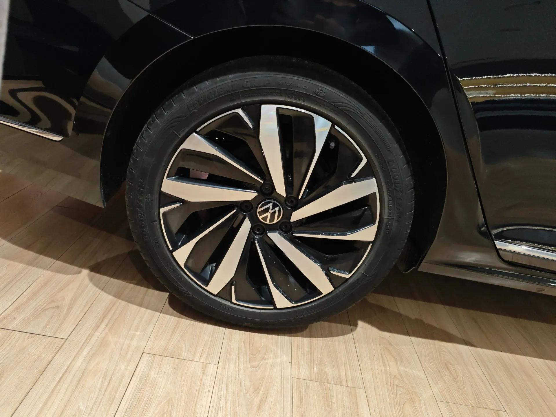 Volkswagen Passat 2023 330TSI Starry Elite Edition — миниатюра 10