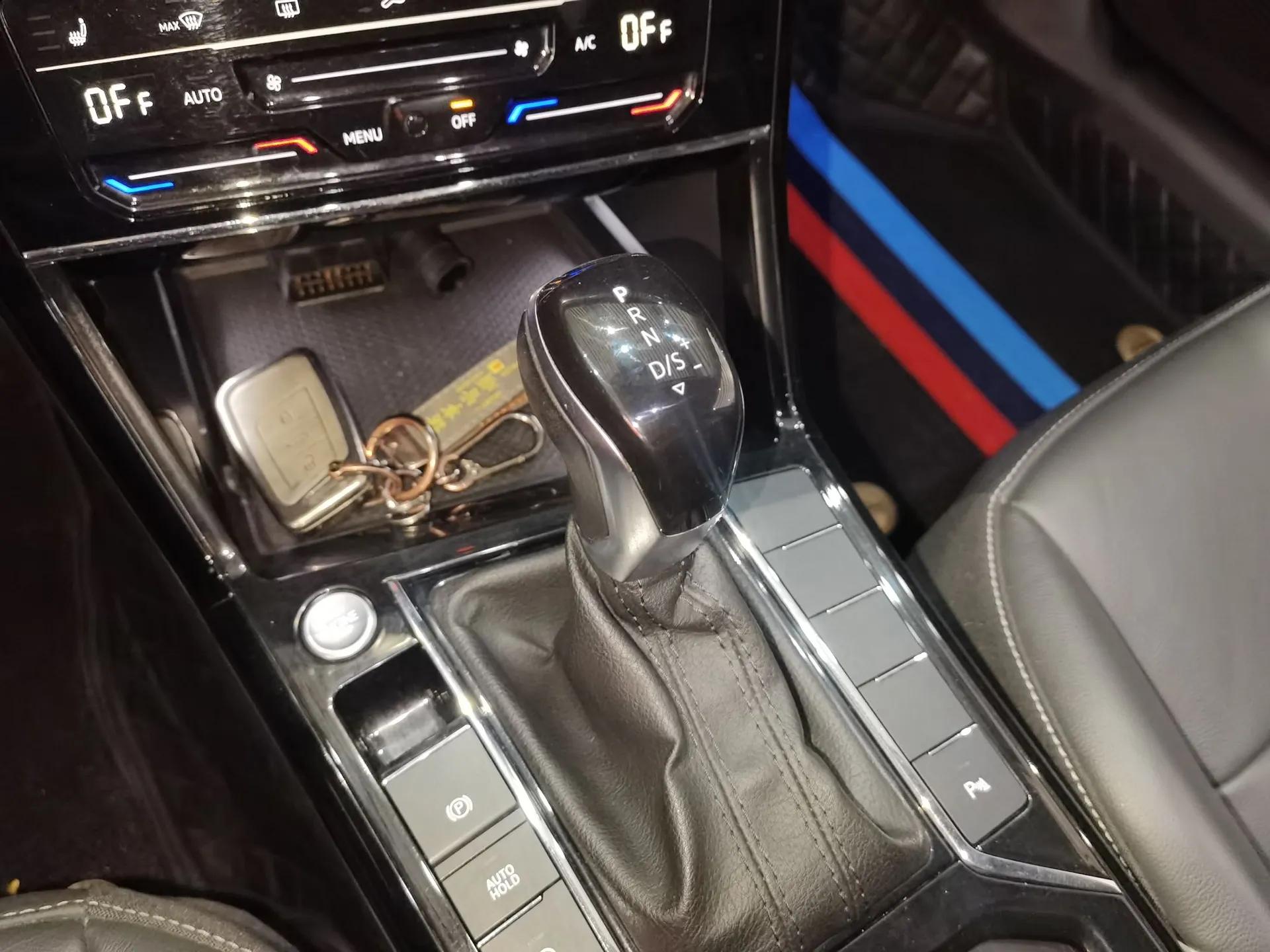 Volkswagen Passat 2022 330TSI Starry Elite Edition — миниатюра 17