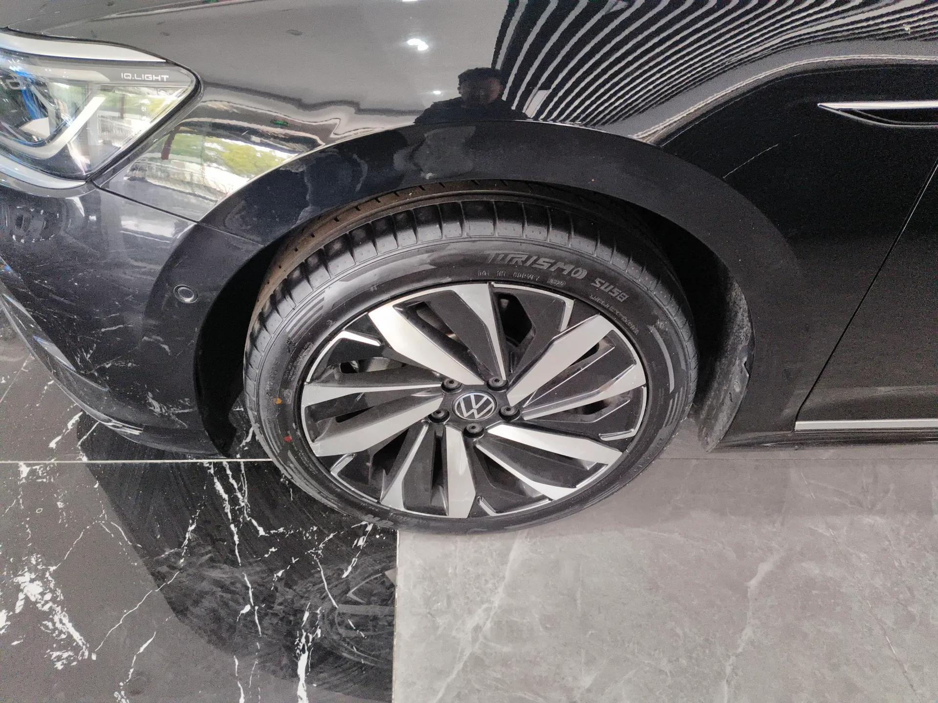 Volkswagen Passat 2023 330TSI Luxury Edition — миниатюра 9