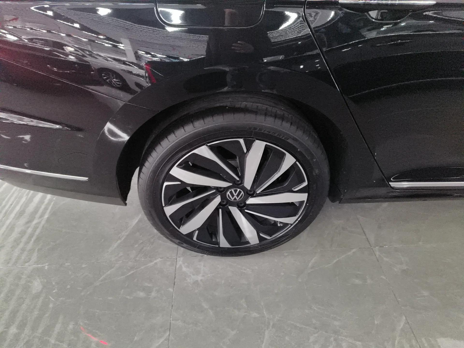 Volkswagen Passat 2023 330TSI Luxury Edition — миниатюра 10