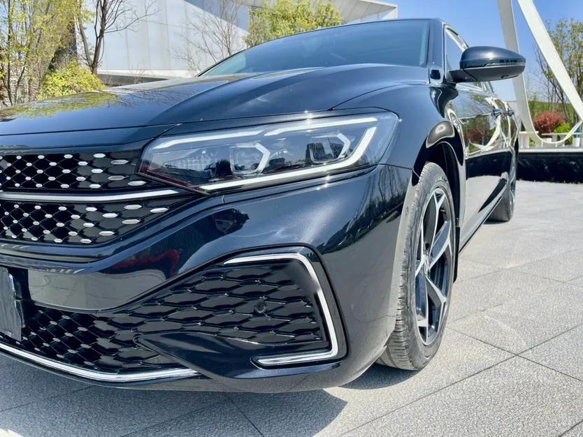Volkswagen Passat 2024 380TSI Starry Luxury Edition — миниатюра 8