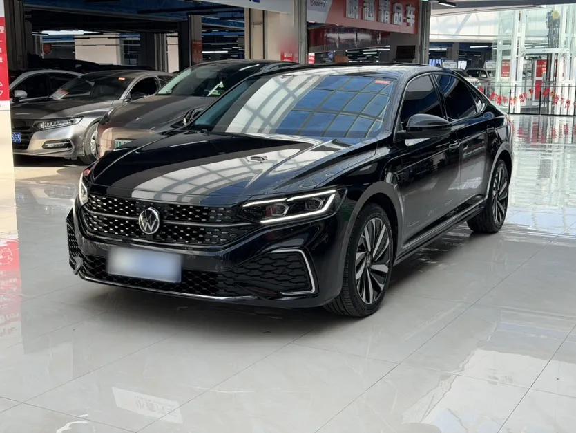 Volkswagen Passat 2022 330TSI Starry Luxury Edition – Exclusive Special Edition — миниатюра 1