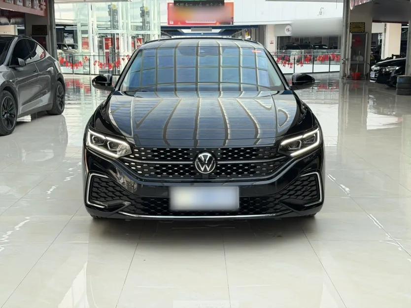 Volkswagen Passat 2022 330TSI Starry Luxury Edition – Exclusive Special Edition — миниатюра 2