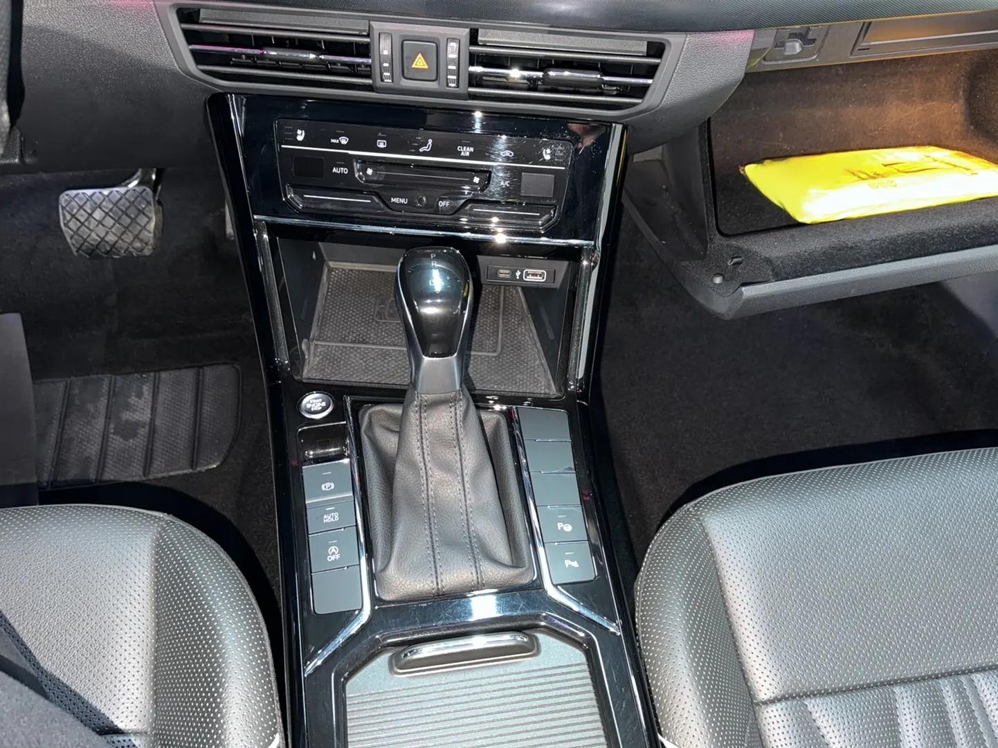 Volkswagen Passat 2022 330TSI Starry Luxury Edition – Exclusive Special Edition — миниатюра 11