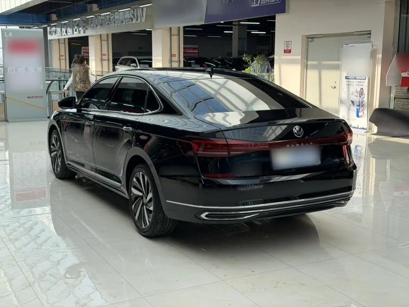 Volkswagen Passat 2022 330TSI Starry Luxury Edition – Exclusive Special Edition — миниатюра 4
