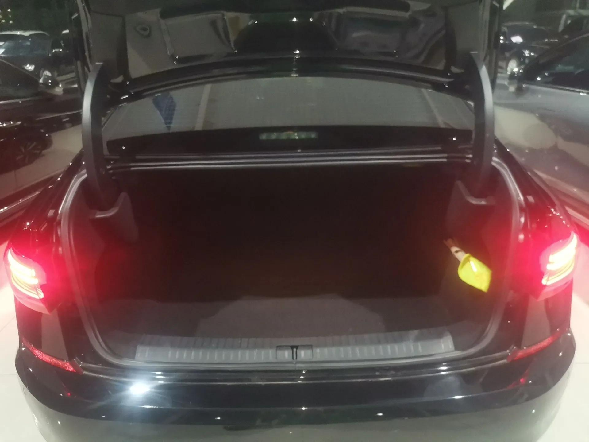 Volkswagen Passat 2022 330TSI Starry Luxury Edition – Exclusive Special Edition — миниатюра 22