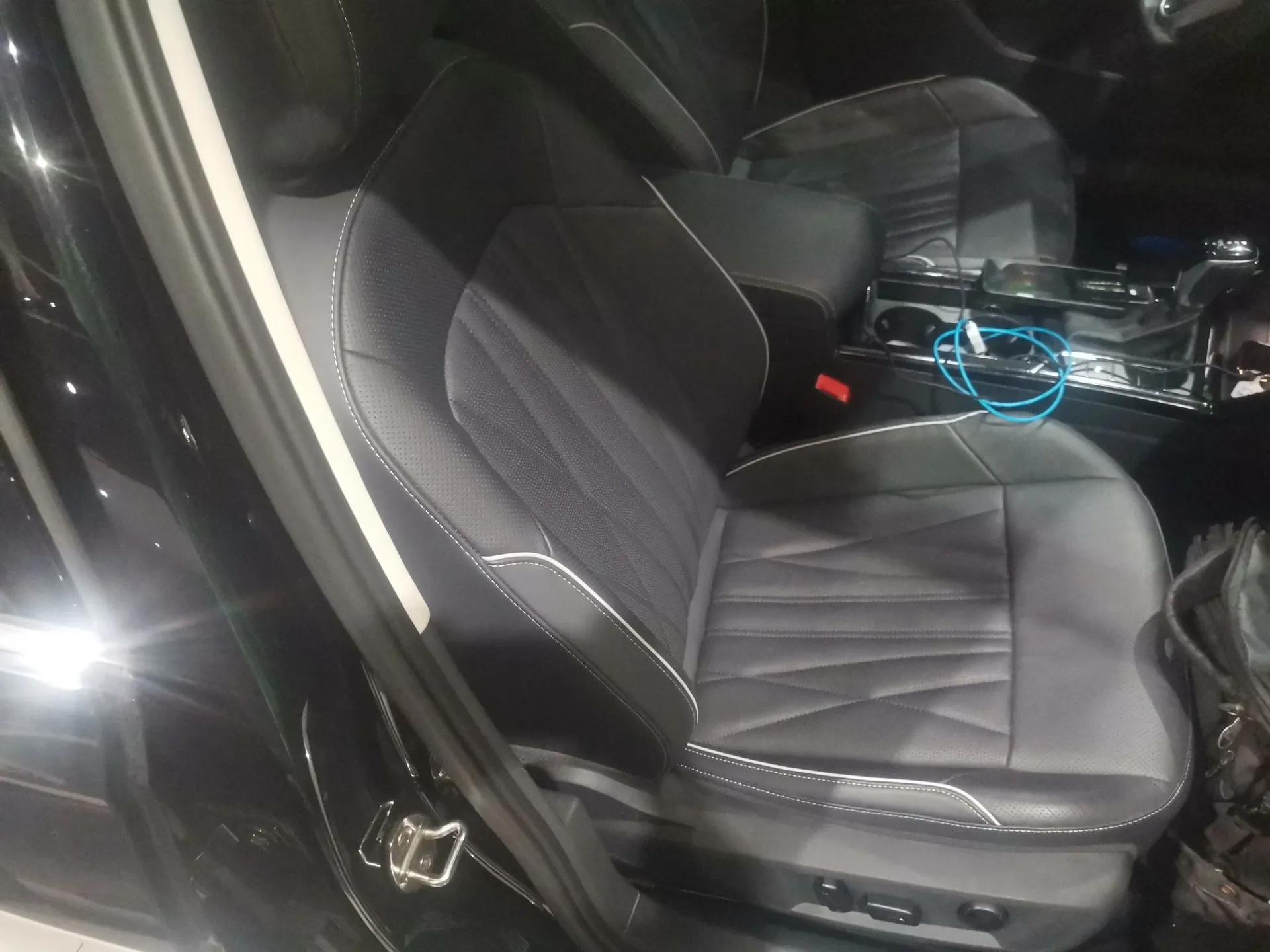 Volkswagen Passat 2022 330TSI Starry Luxury Edition – Exclusive Special Edition — миниатюра 23