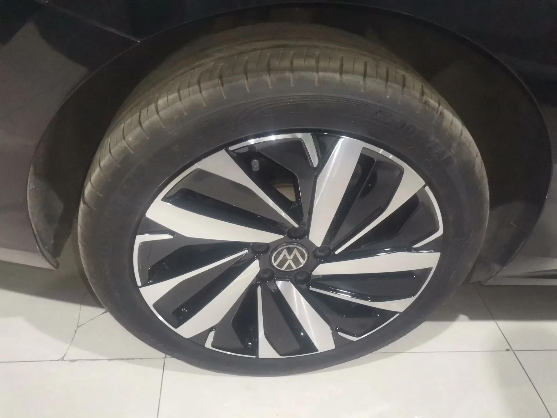 Volkswagen Passat 2022 330TSI Starry Luxury Edition – Exclusive Special Edition — миниатюра 10