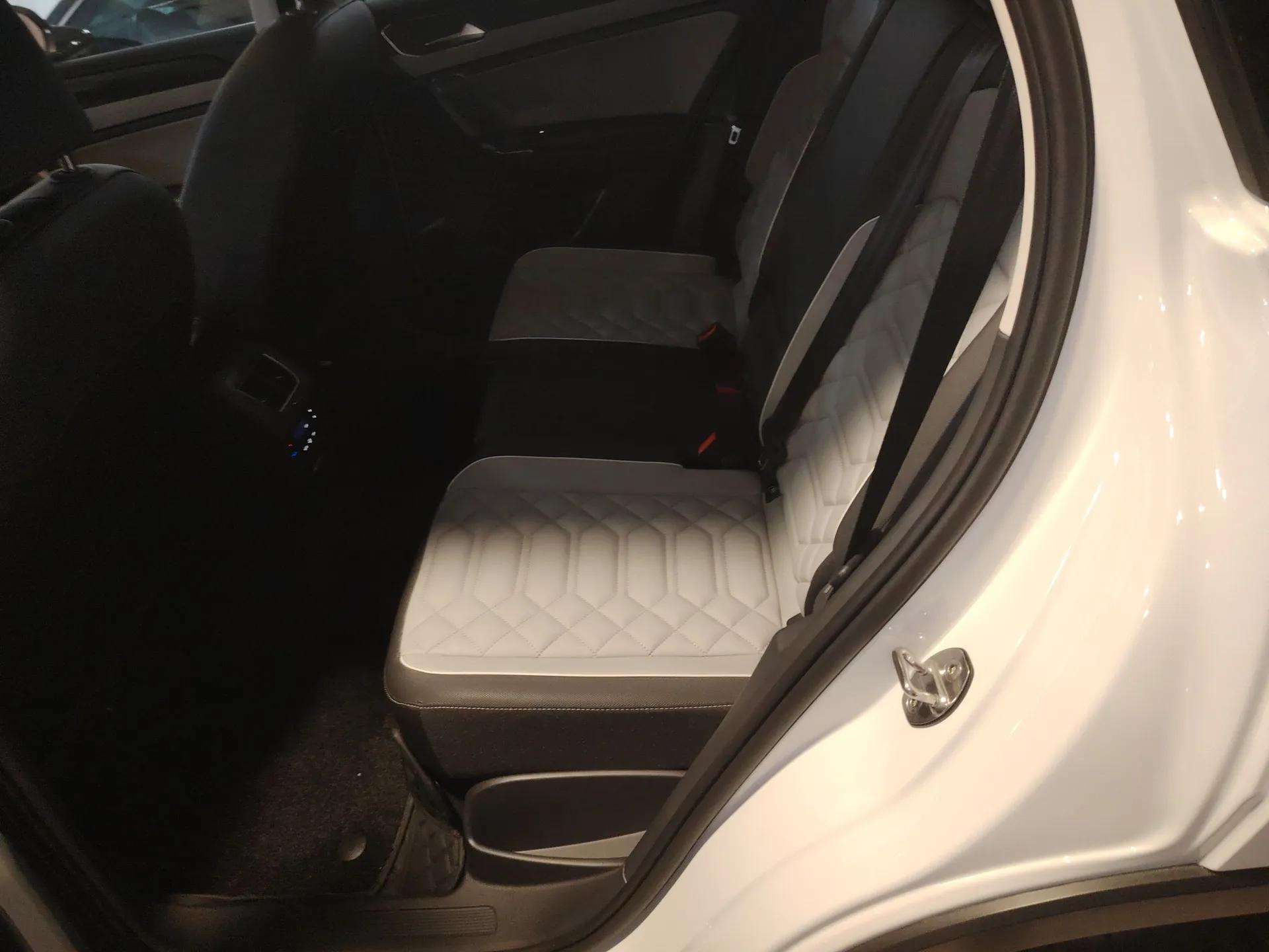 Volkswagen Tayron 2026 Model, 30 Million Vehicles Selected Version, 300TSI — миниатюра 20