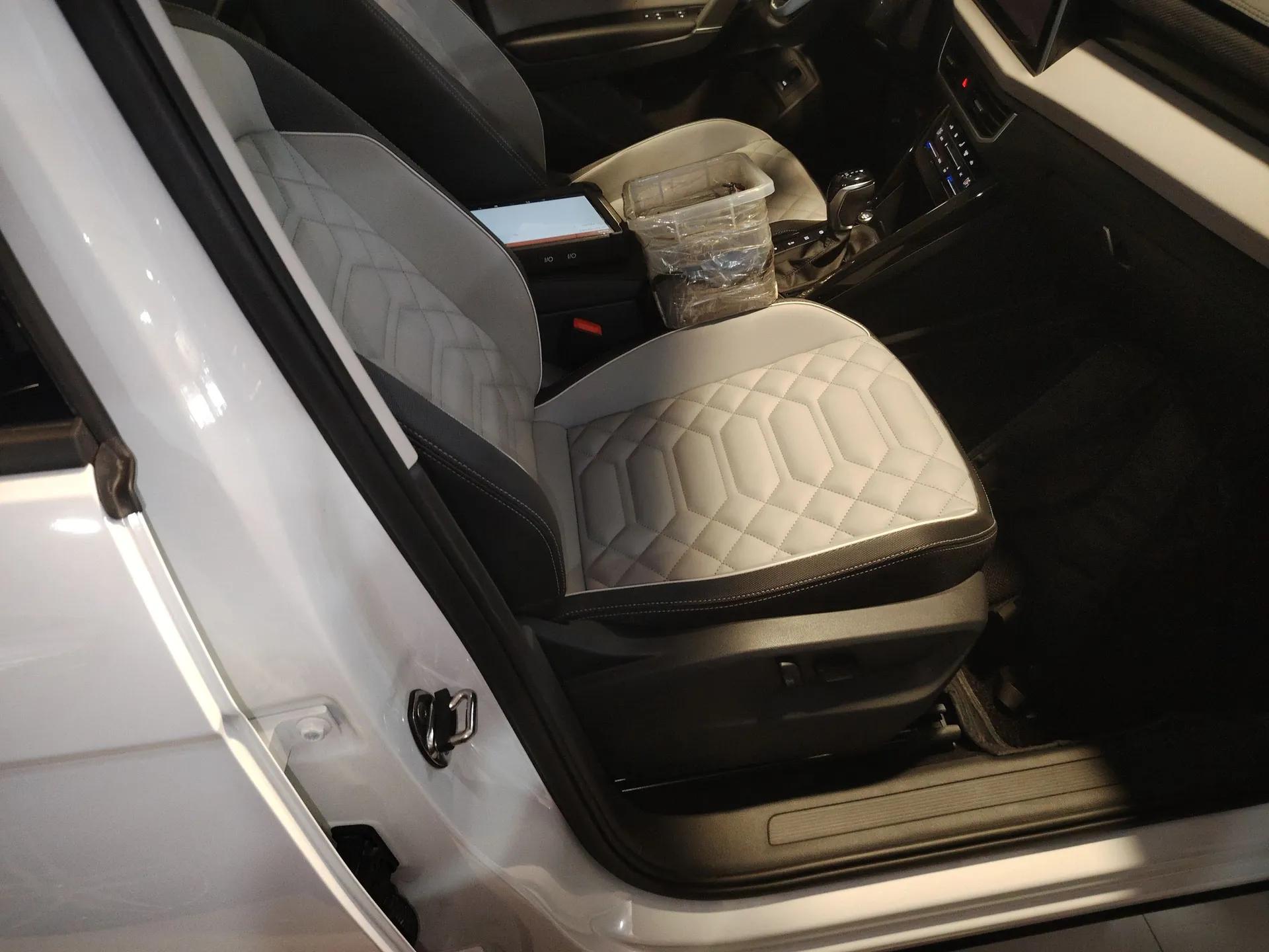 Volkswagen Tayron 2026 Model, 30 Million Vehicles Selected Version, 300TSI — миниатюра 23