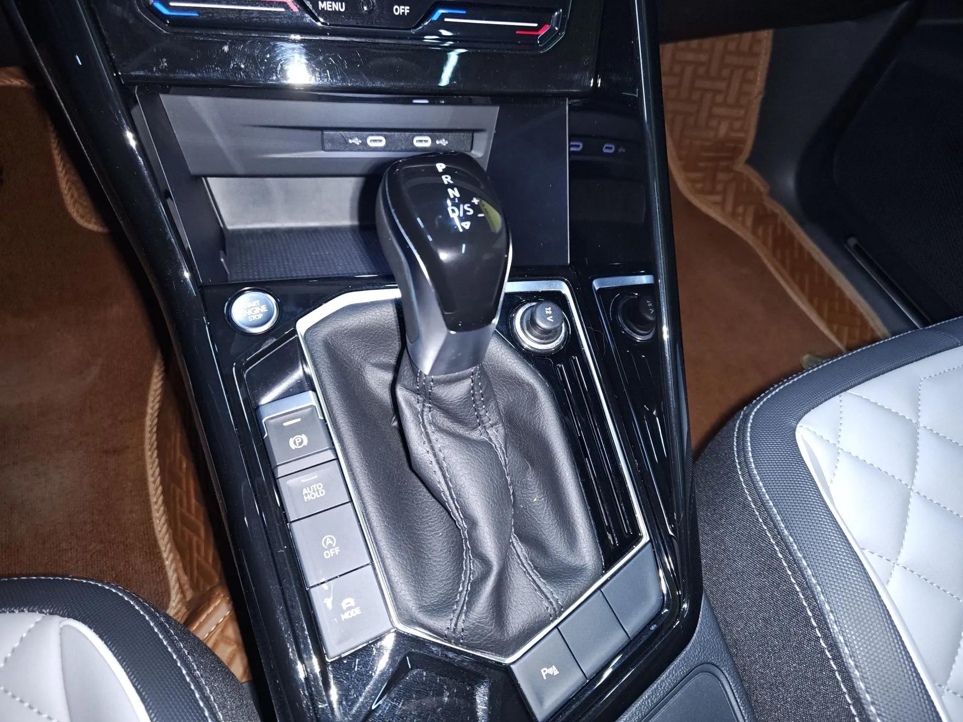 Volkswagen Tayron 2023 330TSI Two-Wheel-Drive Luxury Plus Advanced Version — миниатюра 14