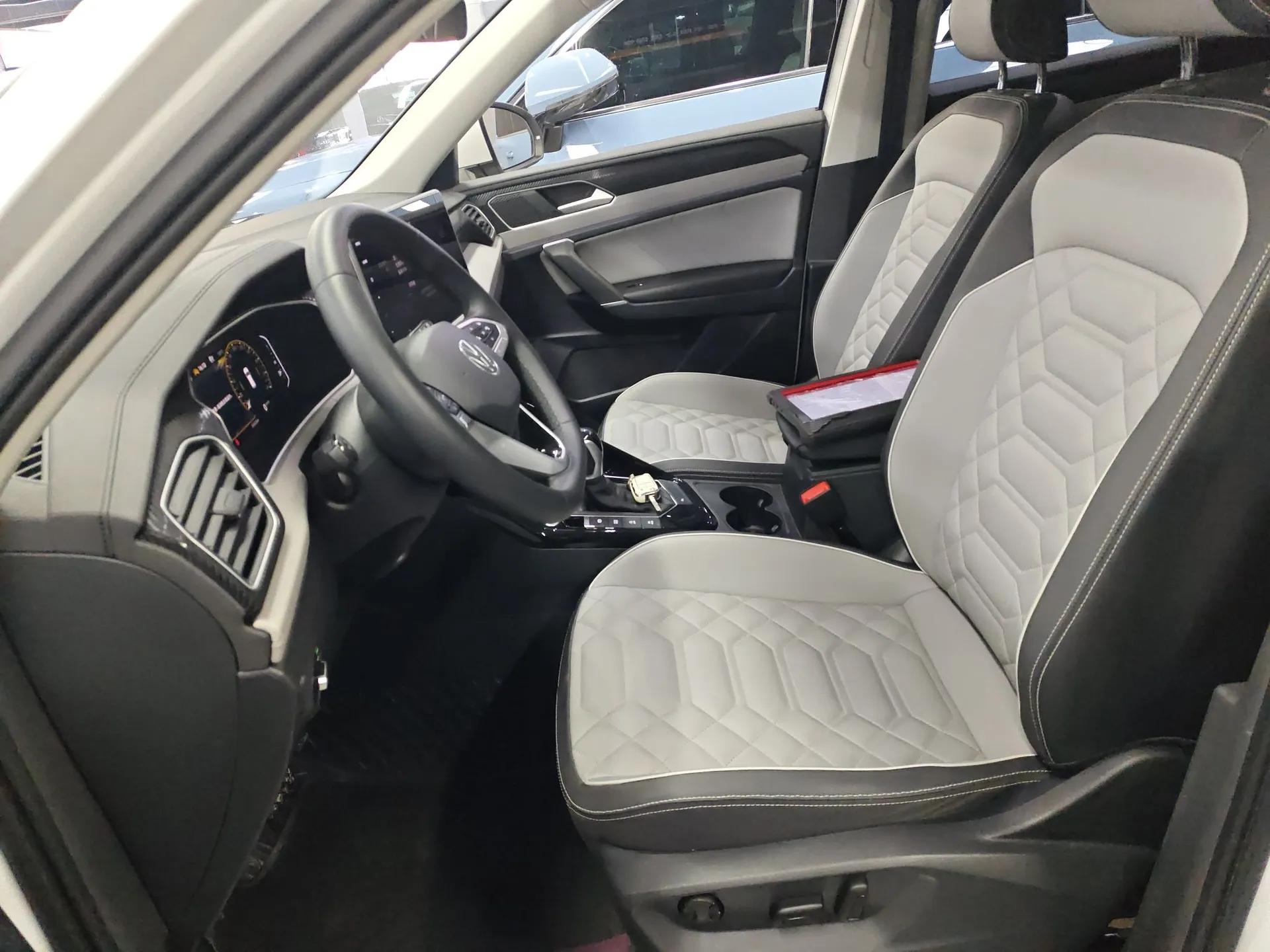 Volkswagen Tayron 2024 300TSI Two-Wheel-Drive Luxury Plus Advanced Version — миниатюра 15