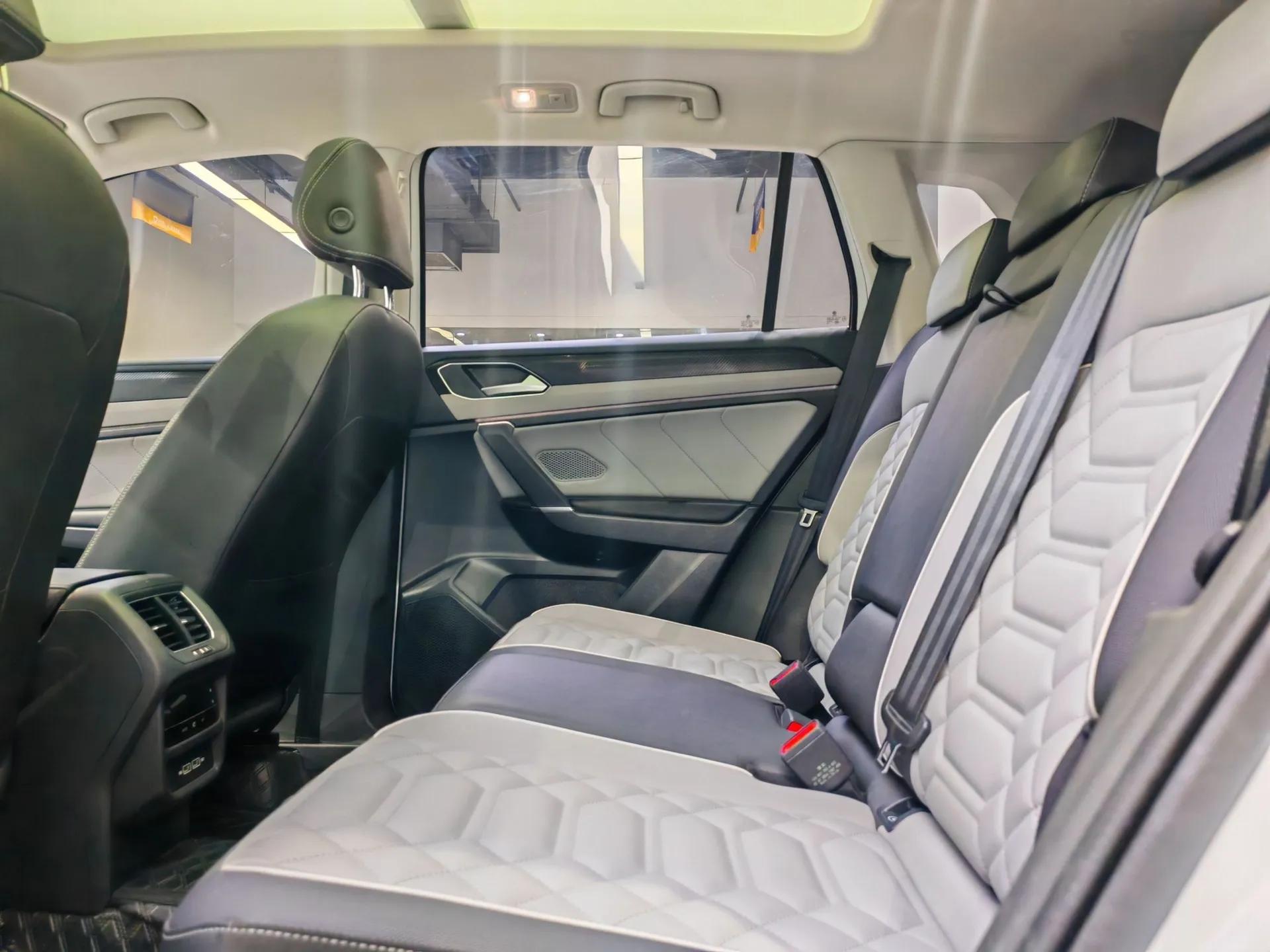 Volkswagen Tayron 2024 300TSI Two-Wheel-Drive Luxury Plus Advanced Version — миниатюра 20