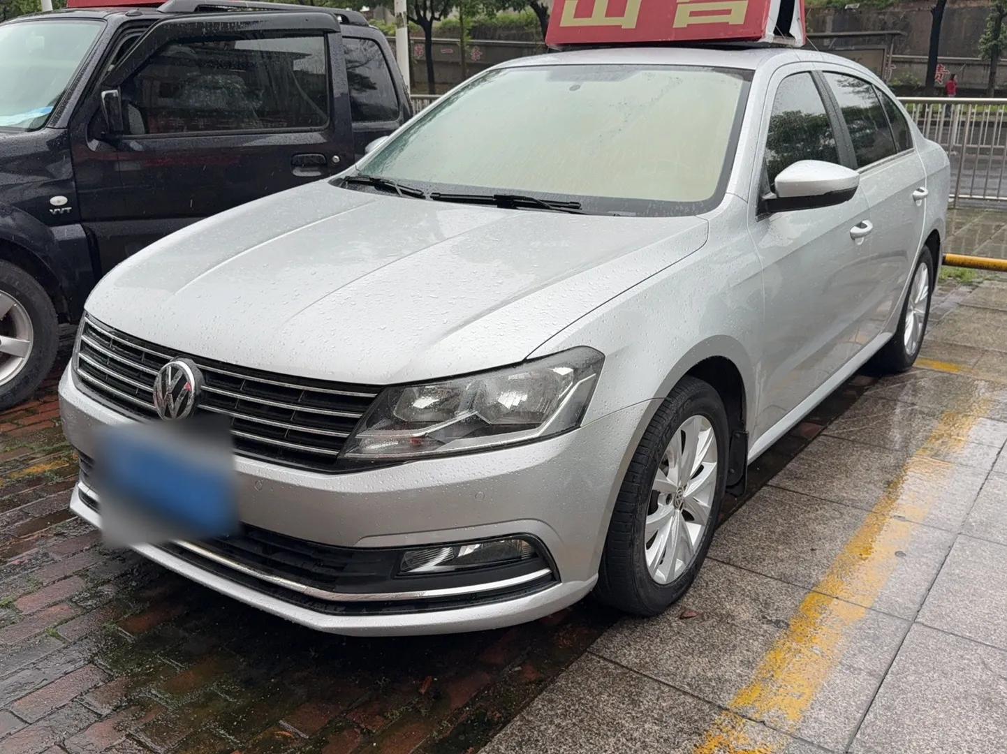 Volkswagen Lavida 2015 1.6L Automatic Comfort Edition — миниатюра 1