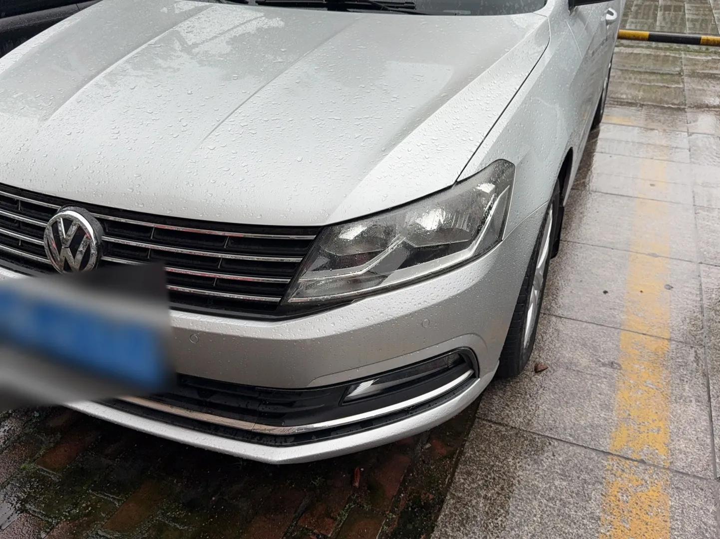 Volkswagen Lavida 2015 1.6L Automatic Comfort Edition — миниатюра 2