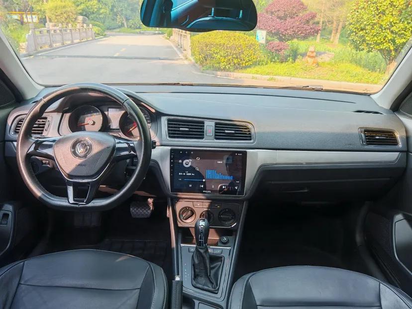Volkswagen Lavida 2015 1.6L Automatic Comfort Edition — миниатюра 14