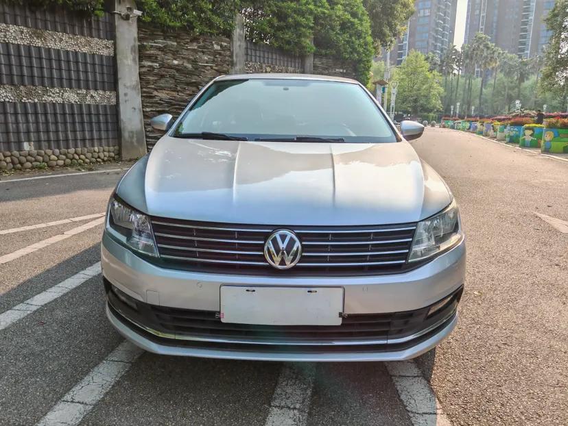 Volkswagen Lavida 2015 1.6L Automatic Comfort Edition — миниатюра 3