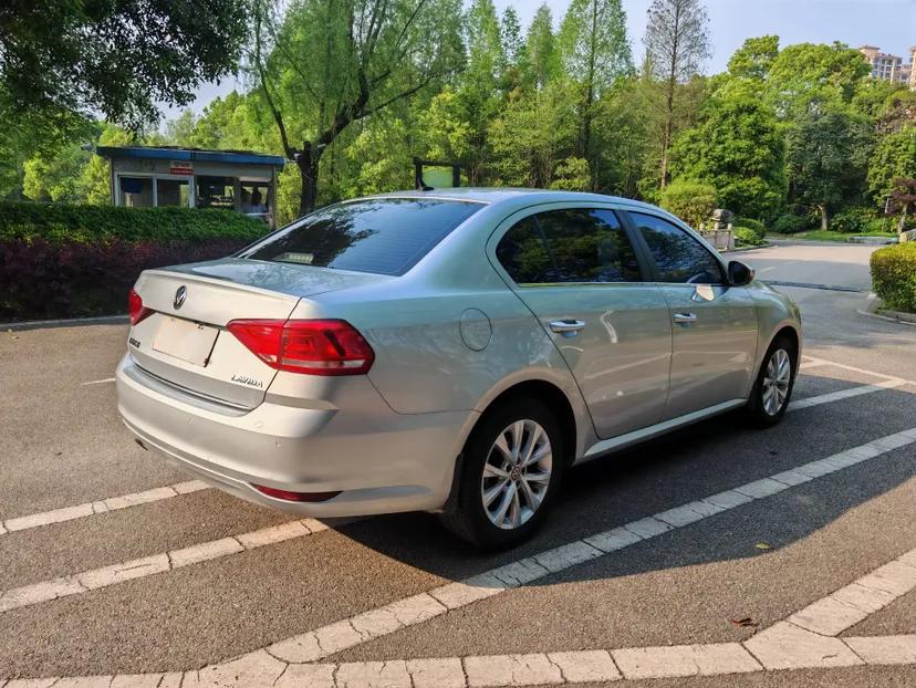 Volkswagen Lavida 2015 1.6L Automatic Comfort Edition — миниатюра 7