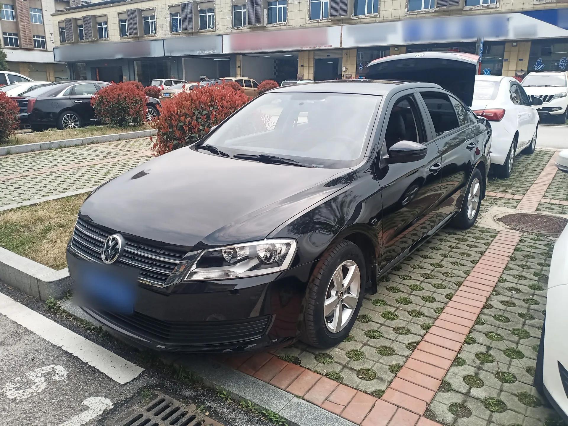 Volkswagen Lavida 2015 1.6L Automatic Fashion Edition — миниатюра 1