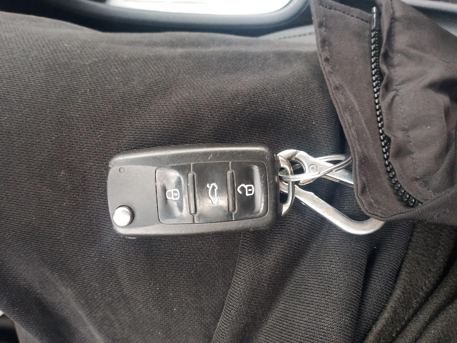 Volkswagen Lavida 2015 1.6L Automatic Fashion Edition — миниатюра 12