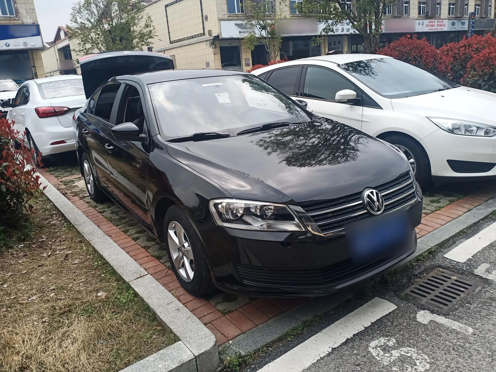 Volkswagen Lavida 2015 1.6L Automatic Fashion Edition — миниатюра 3
