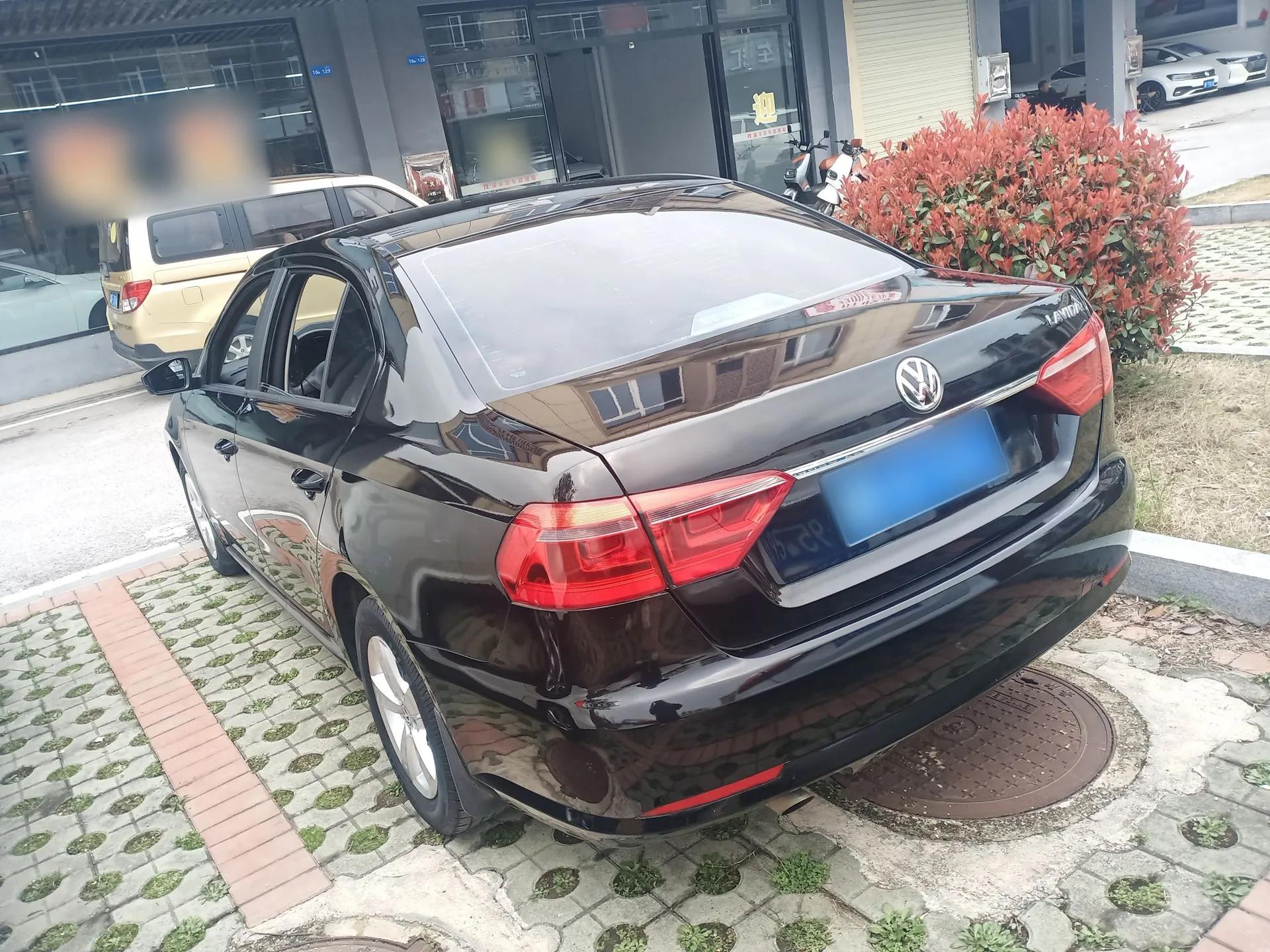 Volkswagen Lavida 2015 1.6L Automatic Fashion Edition — миниатюра 4