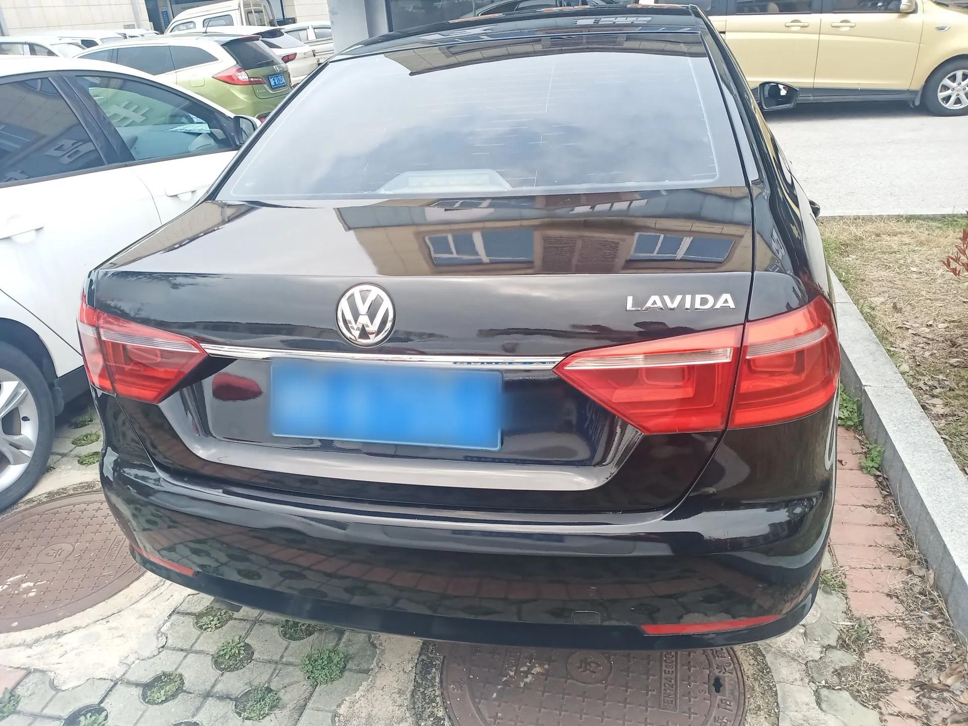 Volkswagen Lavida 2015 1.6L Automatic Fashion Edition — миниатюра 5