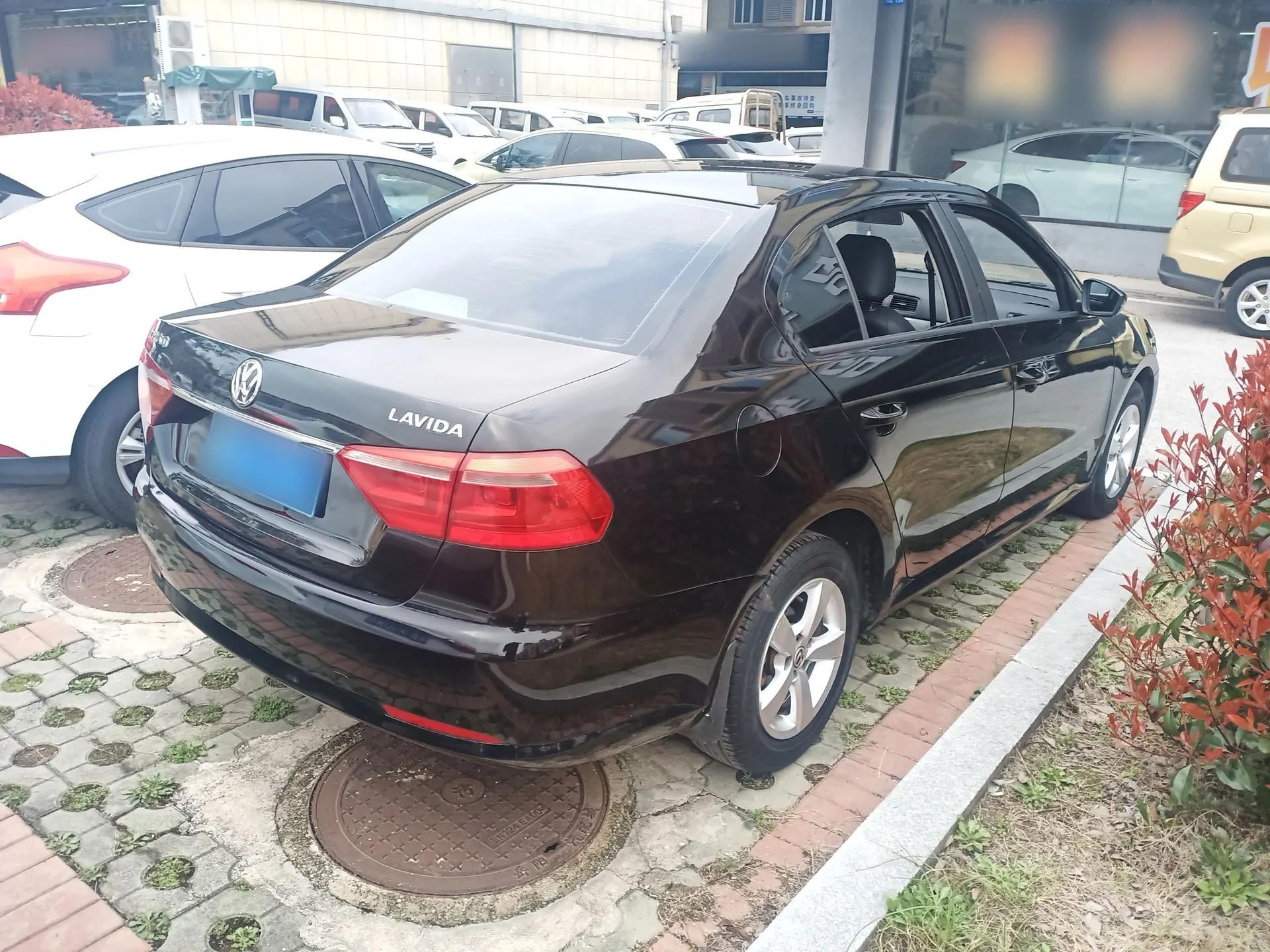 Volkswagen Lavida 2015 1.6L Automatic Fashion Edition — миниатюра 6