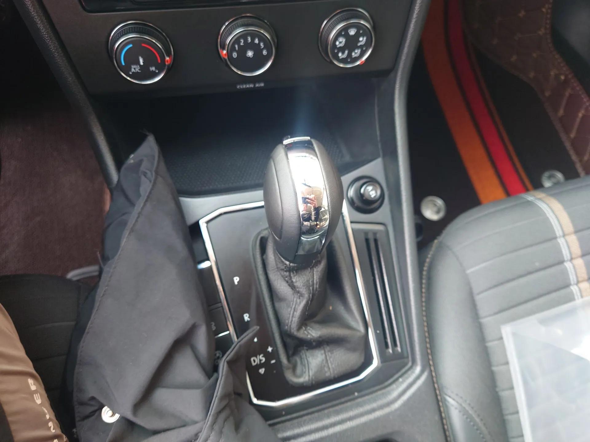 Volkswagen Lavida 2022 1.5L Automatic Vision Edition — миниатюра 16