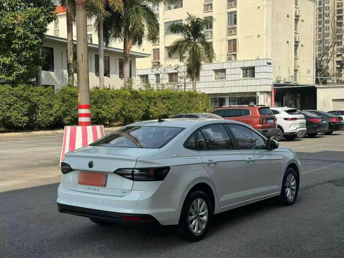 Volkswagen Lavida 2023 1.5L Automatic De Yi Edition — миниатюра 11