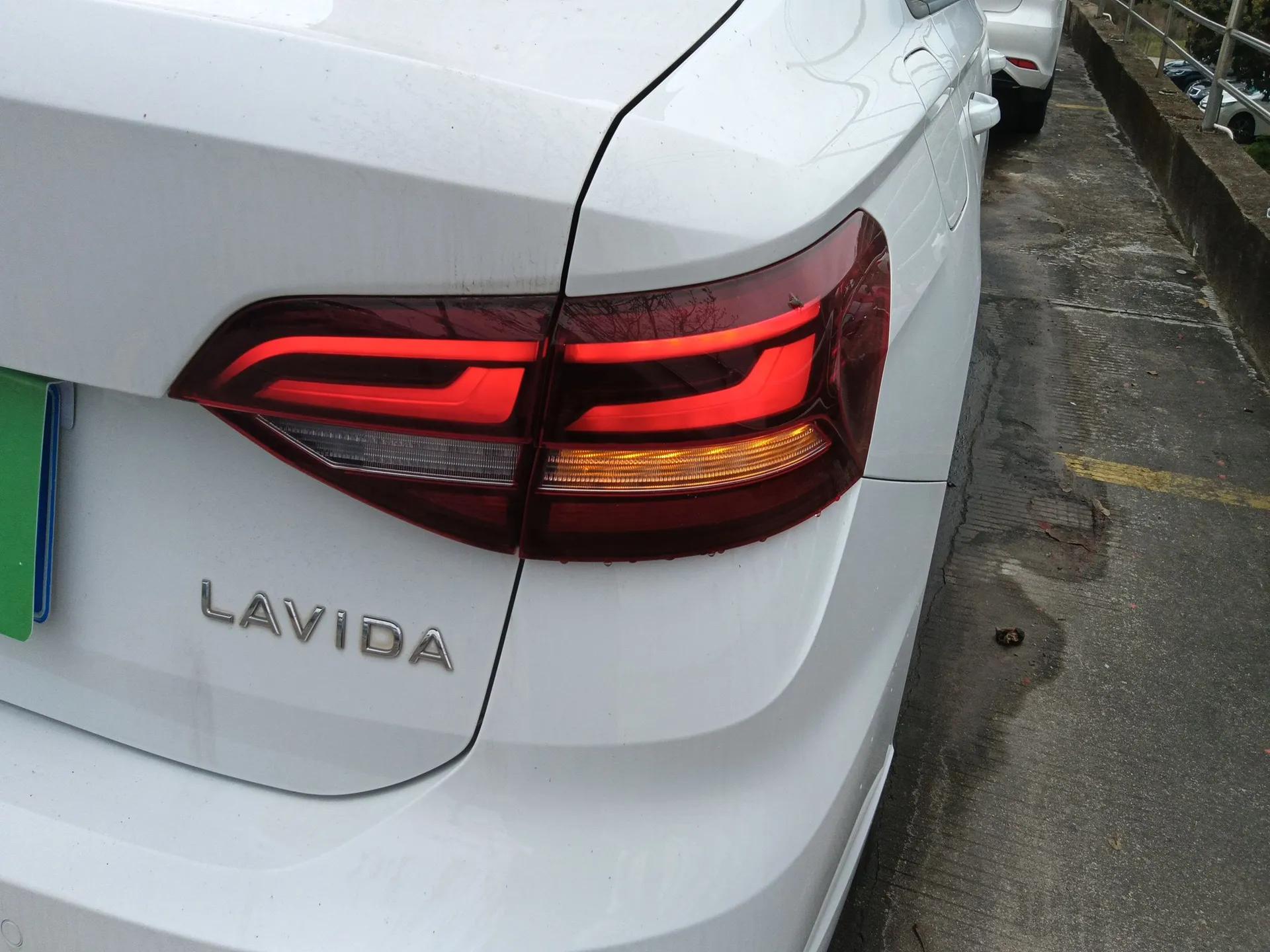 Volkswagen Lavida 2023 1.5L Automatic De Yi Edition — миниатюра 3