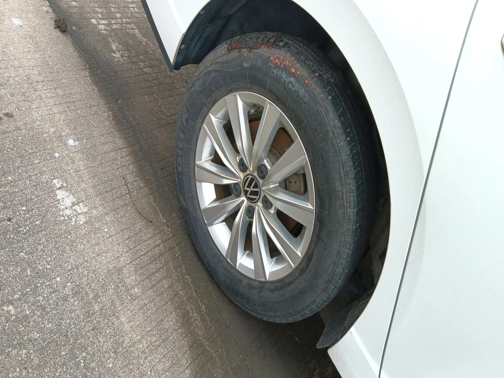 Volkswagen Lavida 2023 1.5L Automatic De Yi Edition — миниатюра 5