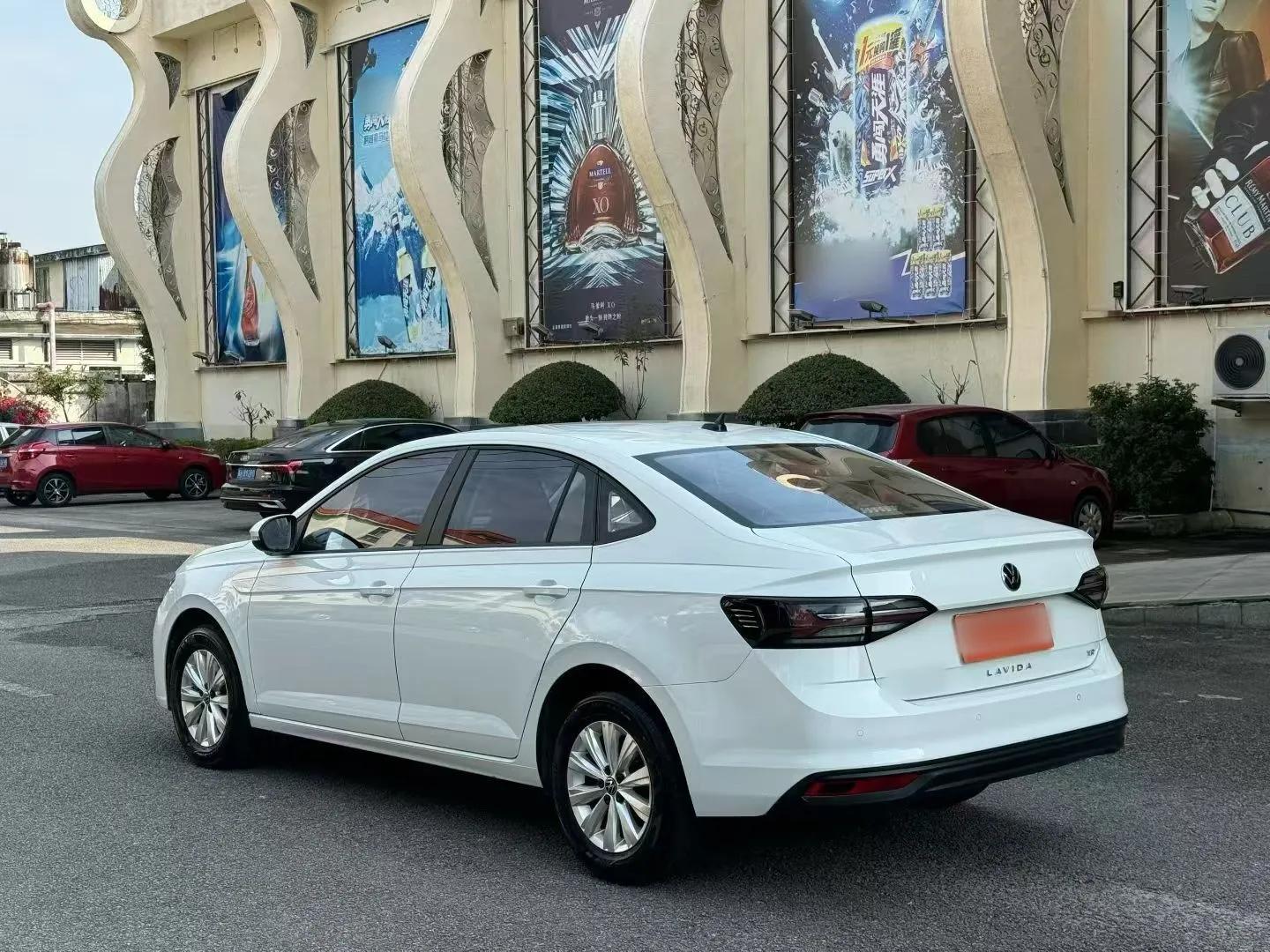 Volkswagen Lavida 2023 1.5L Automatic De Yi Edition — миниатюра 6