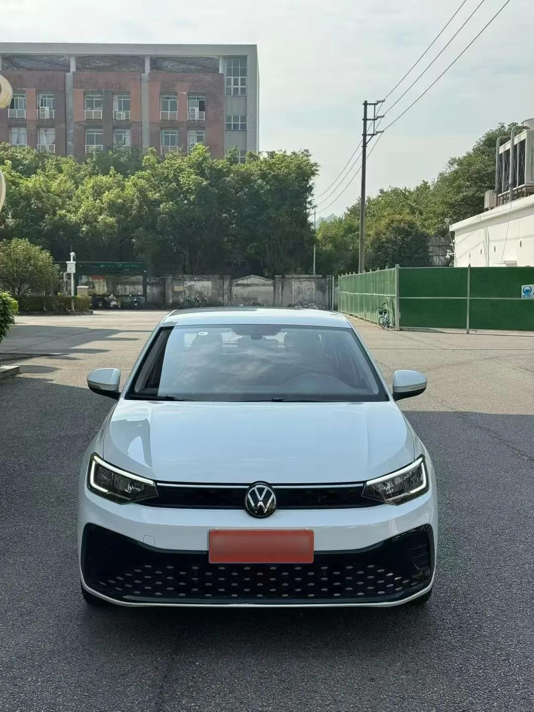 Volkswagen Lavida 2023 1.5L Automatic De Yi Edition — миниатюра 10