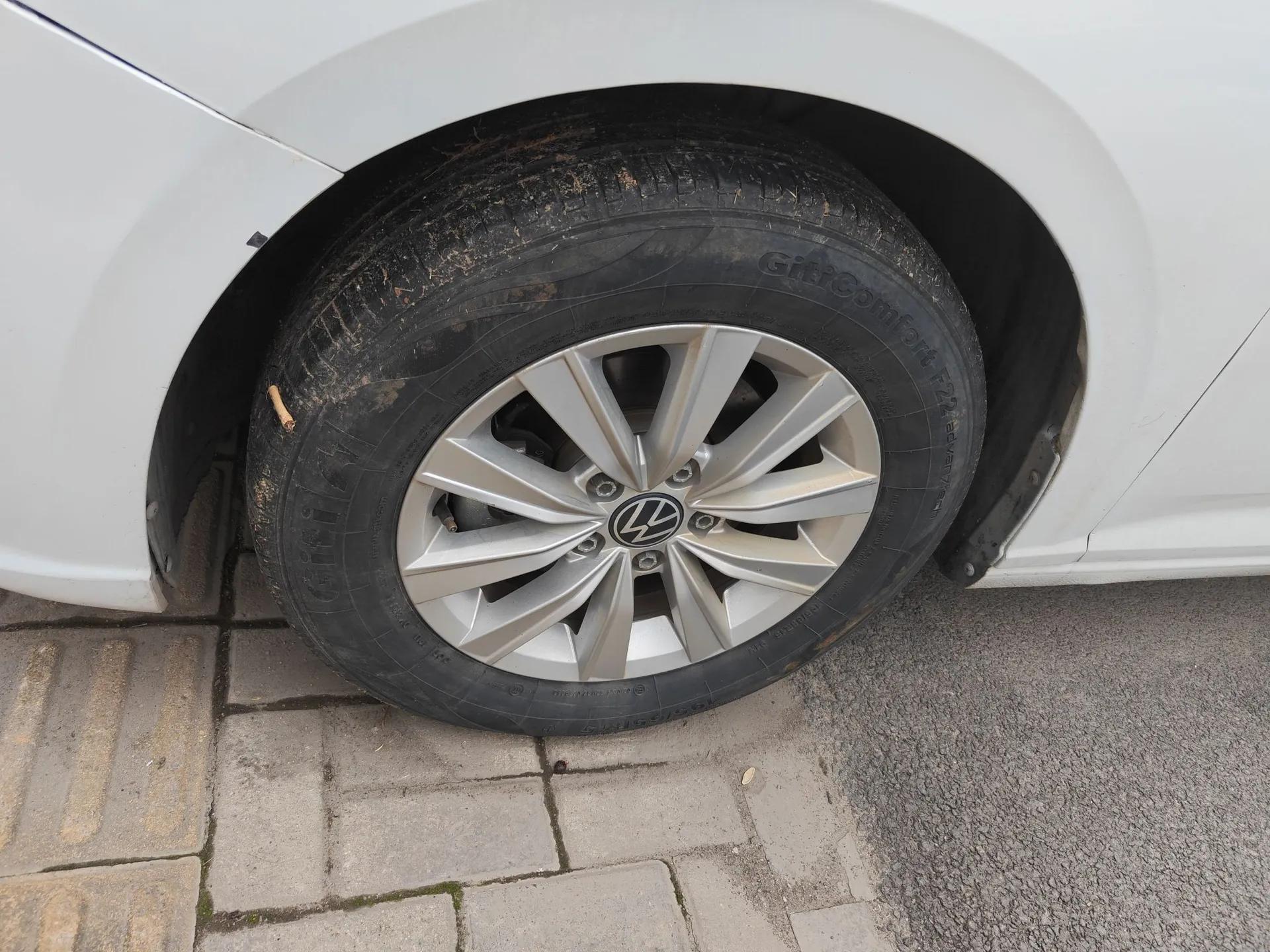 Volkswagen Lavida 2023 Revised 1.5L Automatic DeYi Edition — миниатюра 8