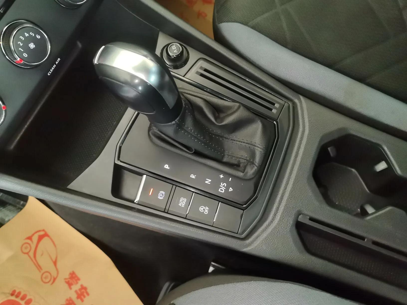 Volkswagen Lavida 2023 Revised 1.5L Automatic DeYi Edition — миниатюра 17