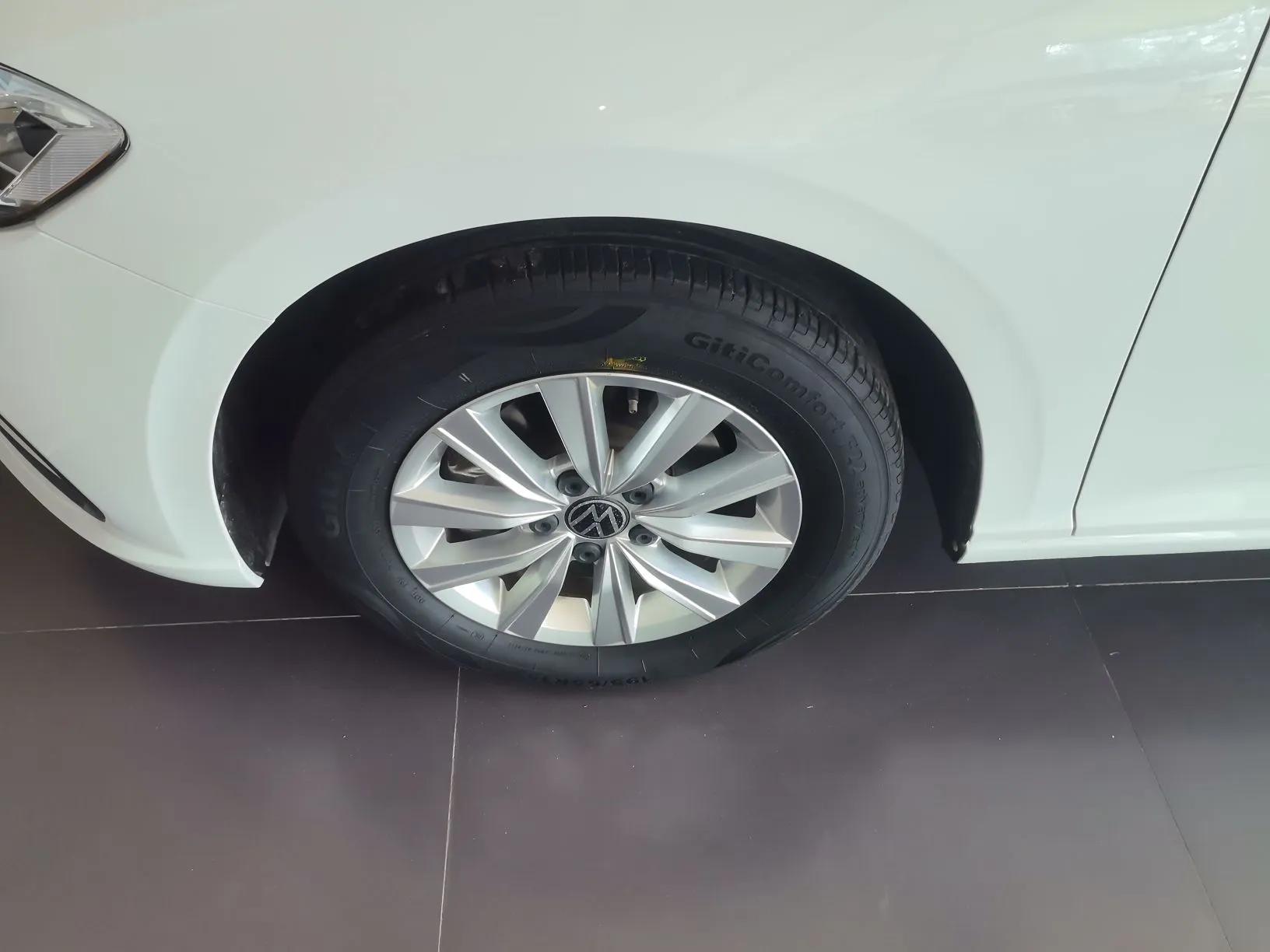 Volkswagen Lavida 2023 Revised 1.5L Automatic DeYi Edition — миниатюра 8