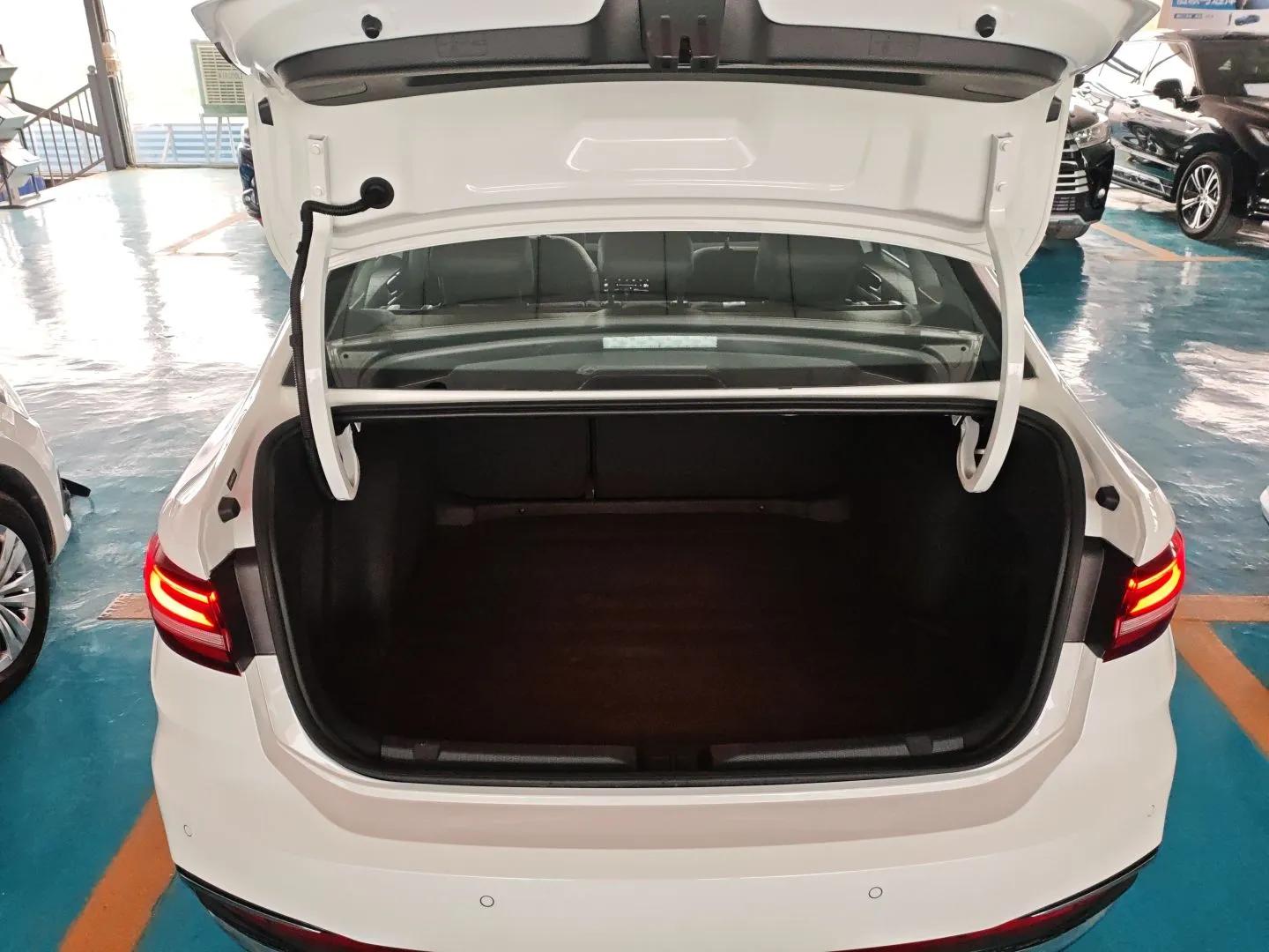 Volkswagen Lavida 2024 300TSI DSG Starry Sky Leading Edition — миниатюра 22