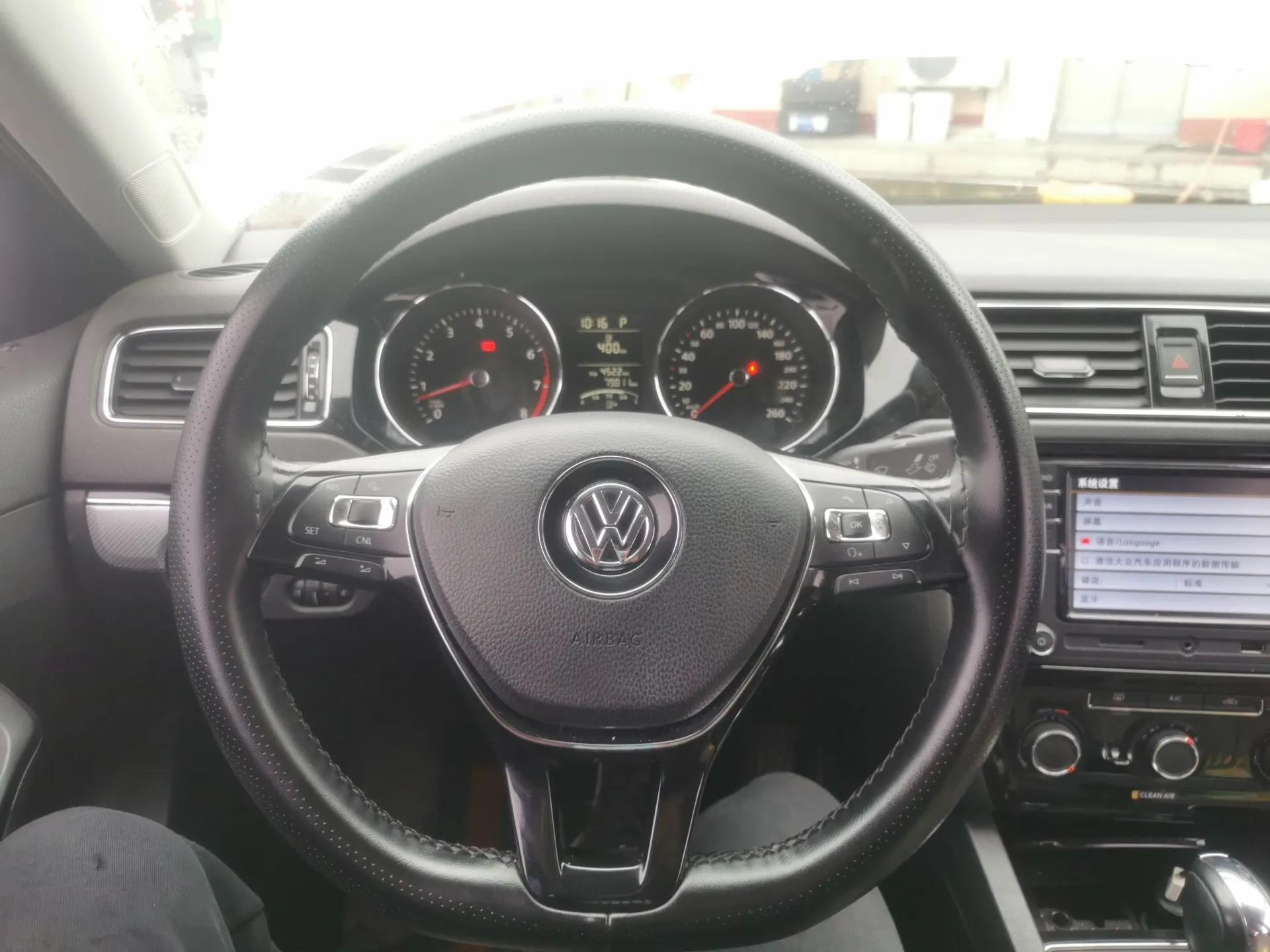 Volkswagen Sagitar 2018 1.6L Automatic Comfort Model — миниатюра 14