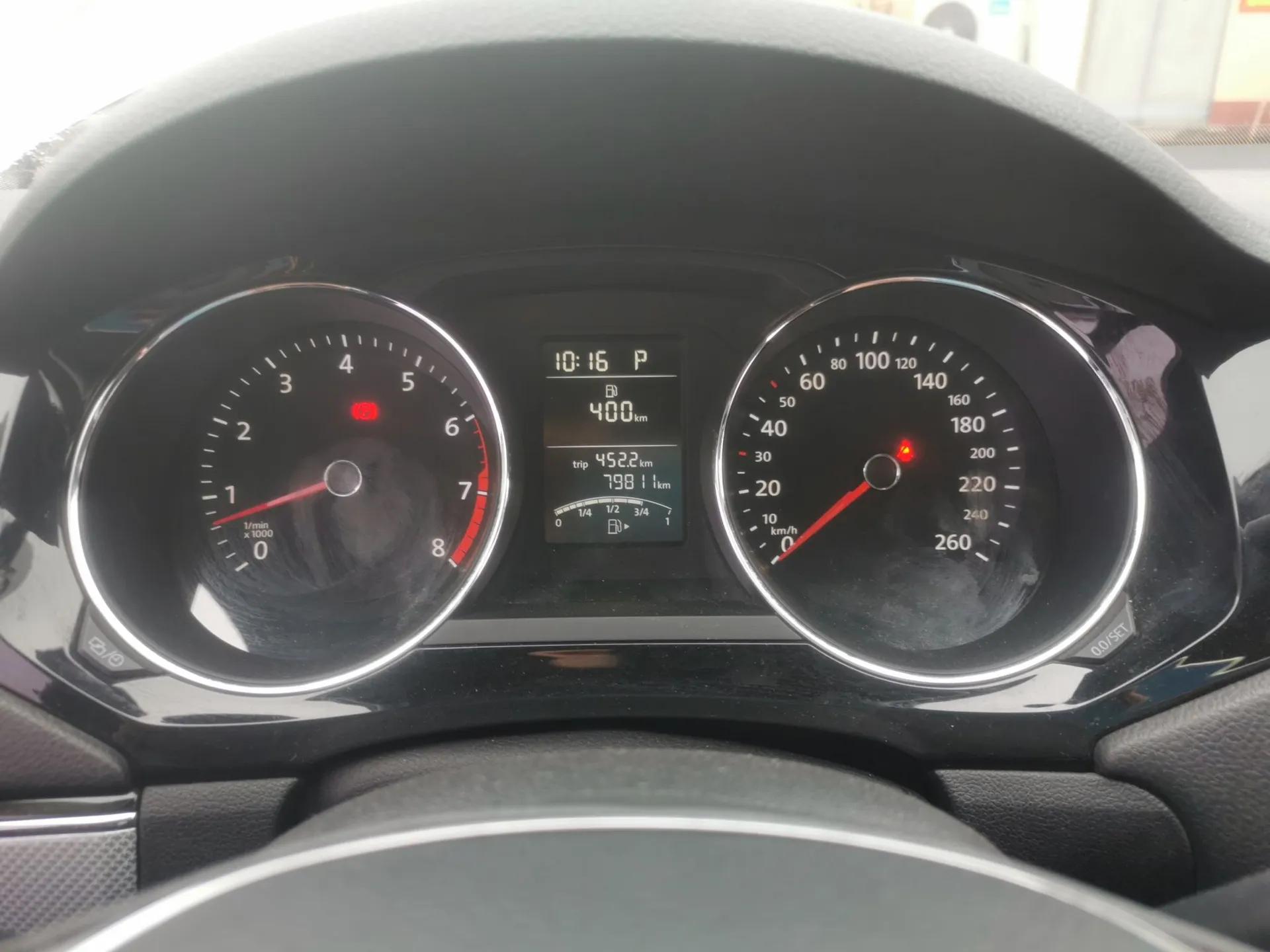 Volkswagen Sagitar 2018 1.6L Automatic Comfort Model — миниатюра 15