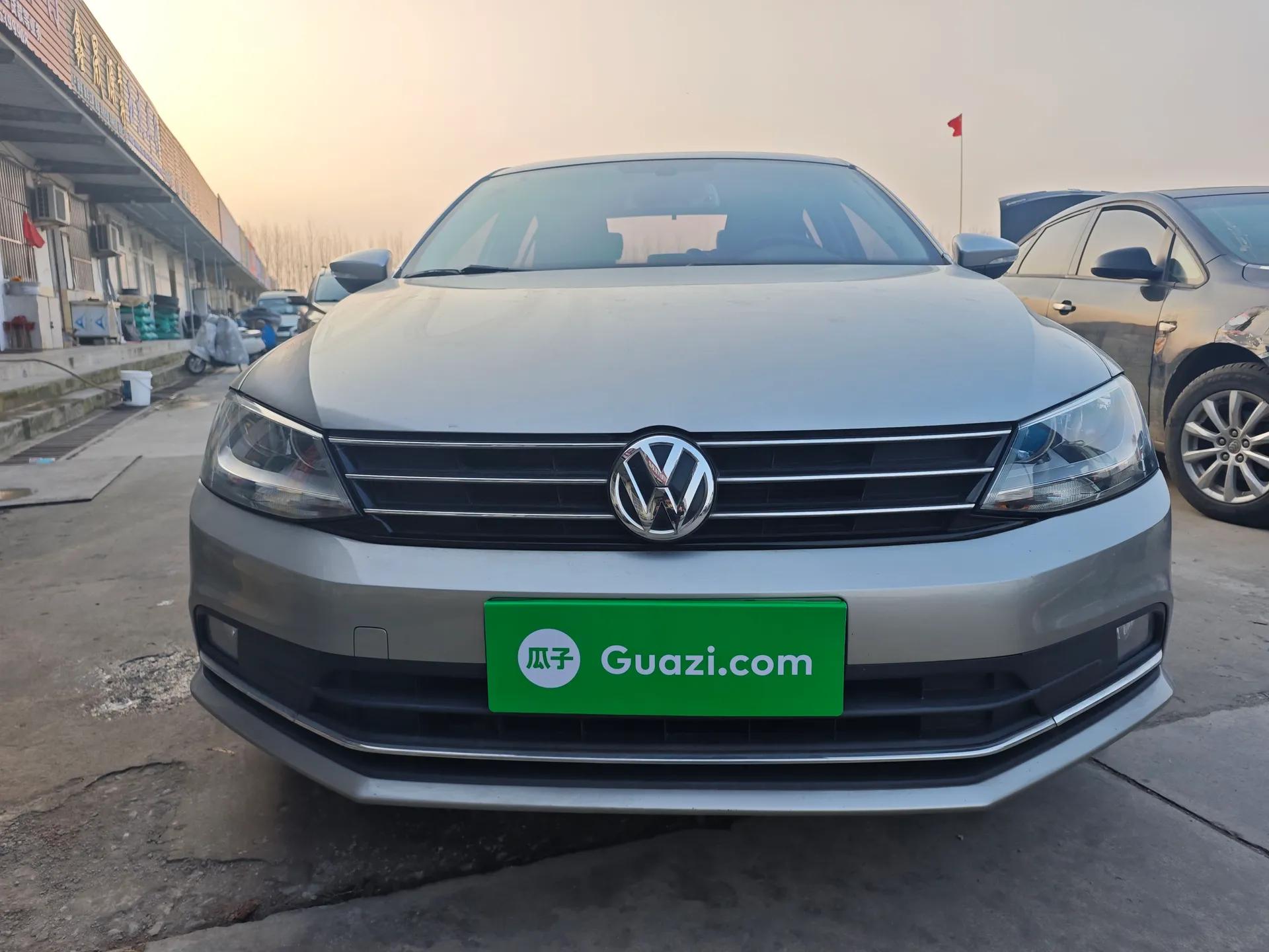 Volkswagen Sagitar 2018 1.6L Automatic Comfort Model — миниатюра 3