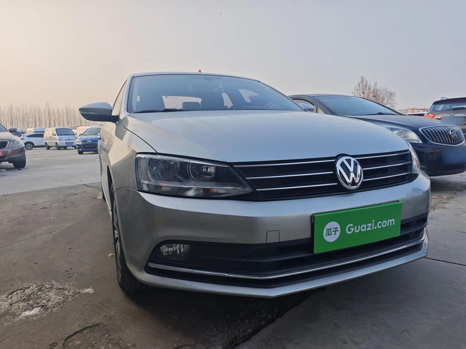 Volkswagen Sagitar 2018 1.6L Automatic Comfort Model — миниатюра 4